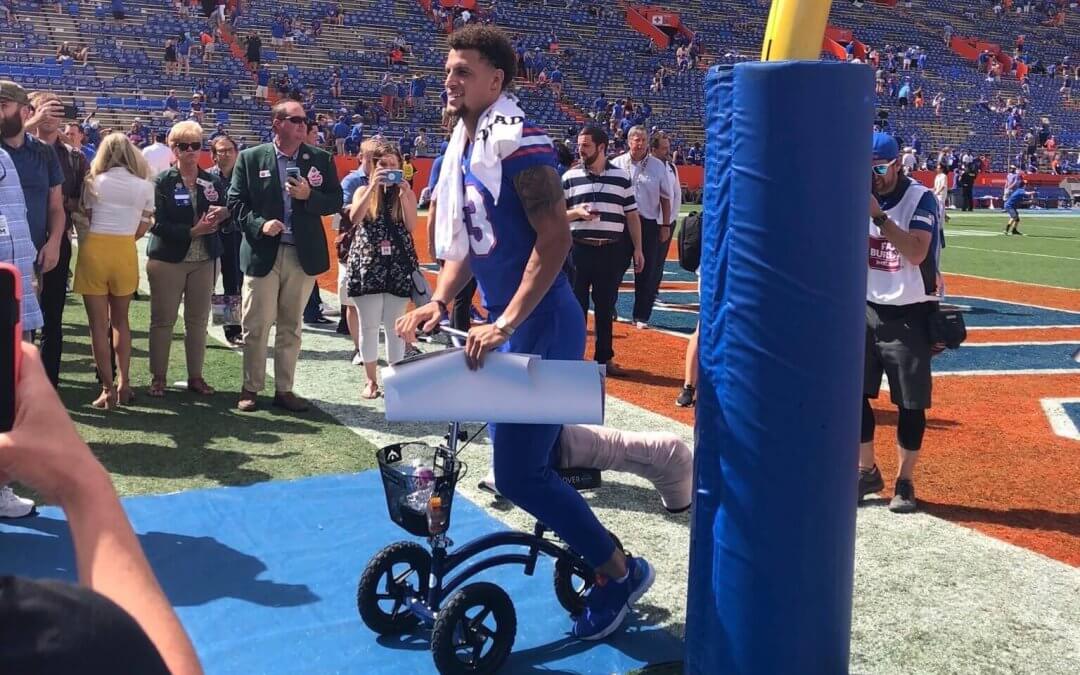 Gator fan Dustin Smith cheers up injured Feleipe Franks with massive get-well poster