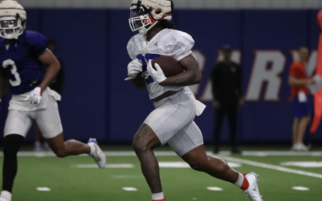 Florida running back Cam Carroll carted off field with injury in scrimmage